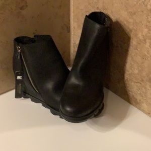 Sorel wedge boots